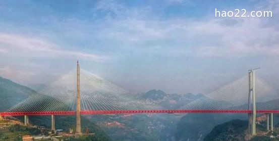 世界上最高的桥梁，北盘江大桥垂直高度为565米（相当于200层楼高） 