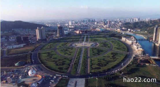 世界上最大的城市广场，星海广场占地面积达176万平方米 
